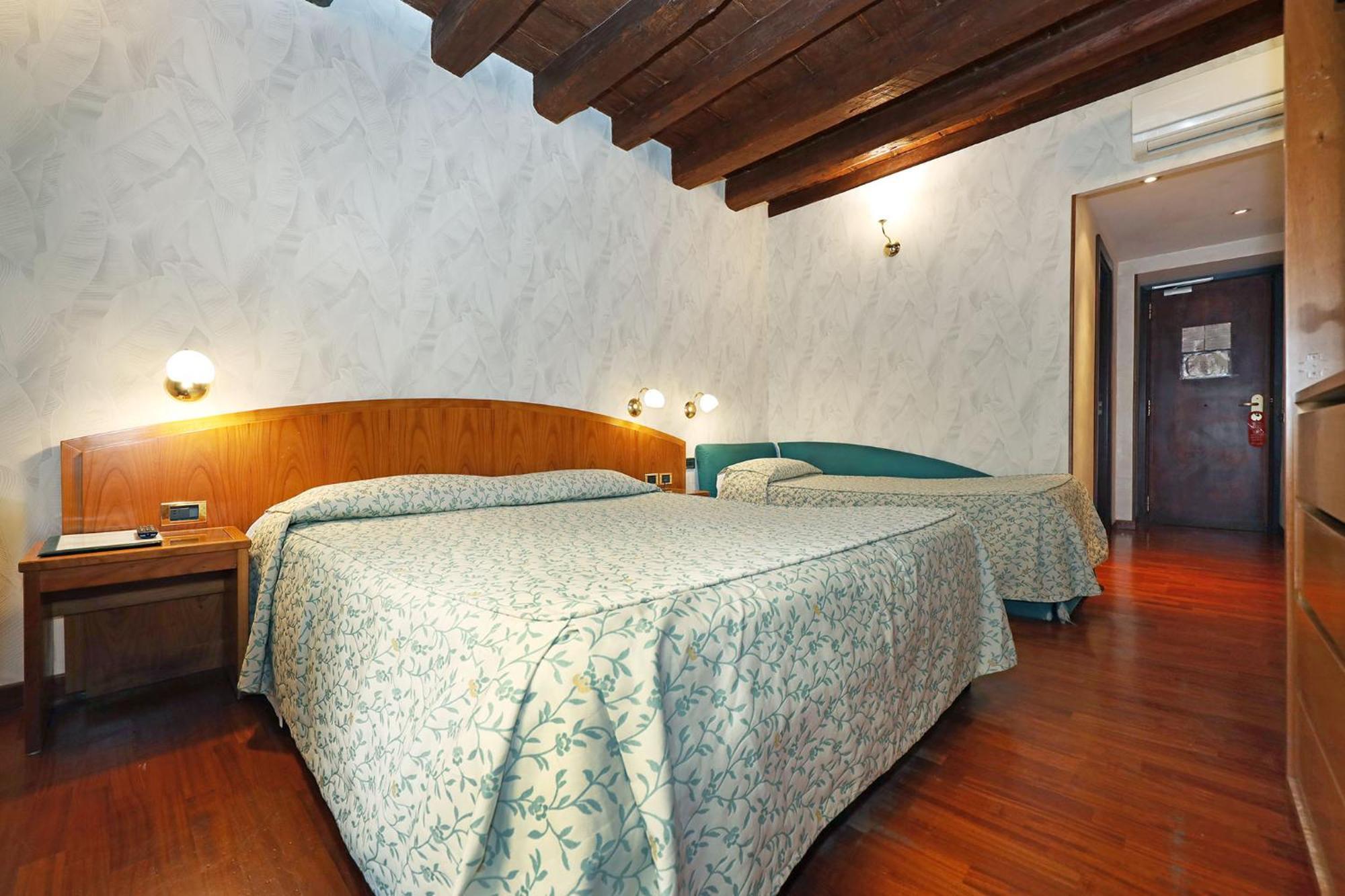 Corot Hotel 3*
